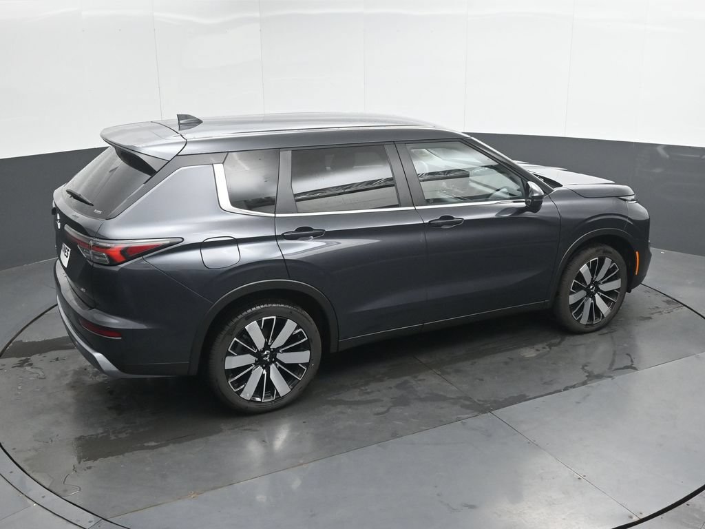 Used 2025 Mitsubishi Outlander SE AWD/4WD image 32