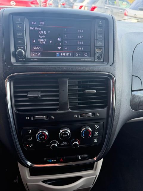 Used 2019 Dodge Grand Caravan SE w/ Rear Park Assist Package image 23