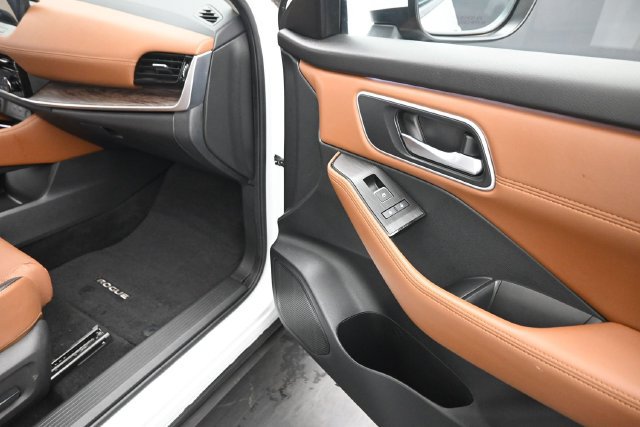 Used 2024 Nissan Rogue Platinum FWD image 30
