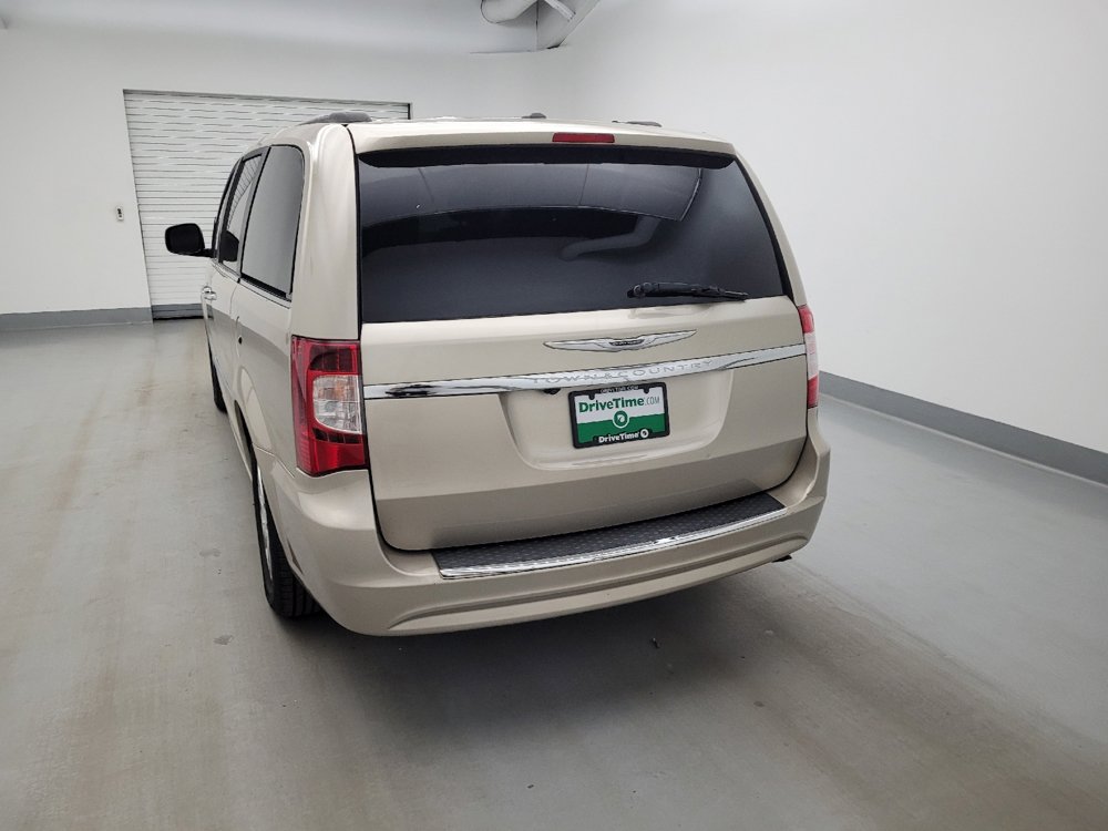 Used 2016 Chrysler Town & Country Touring w/ Driver Convenience Group FWD image 6