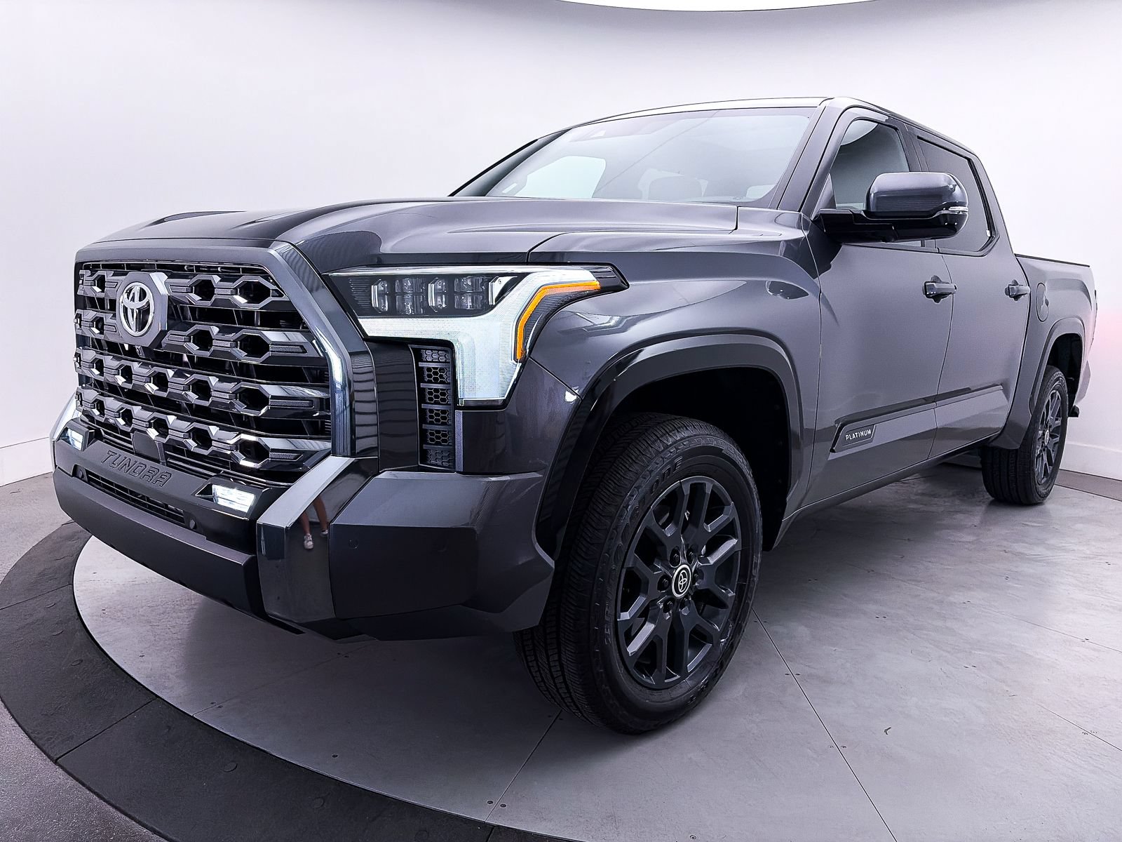 Used 2024 Toyota Tundra Platinum AWD/4WD image 15