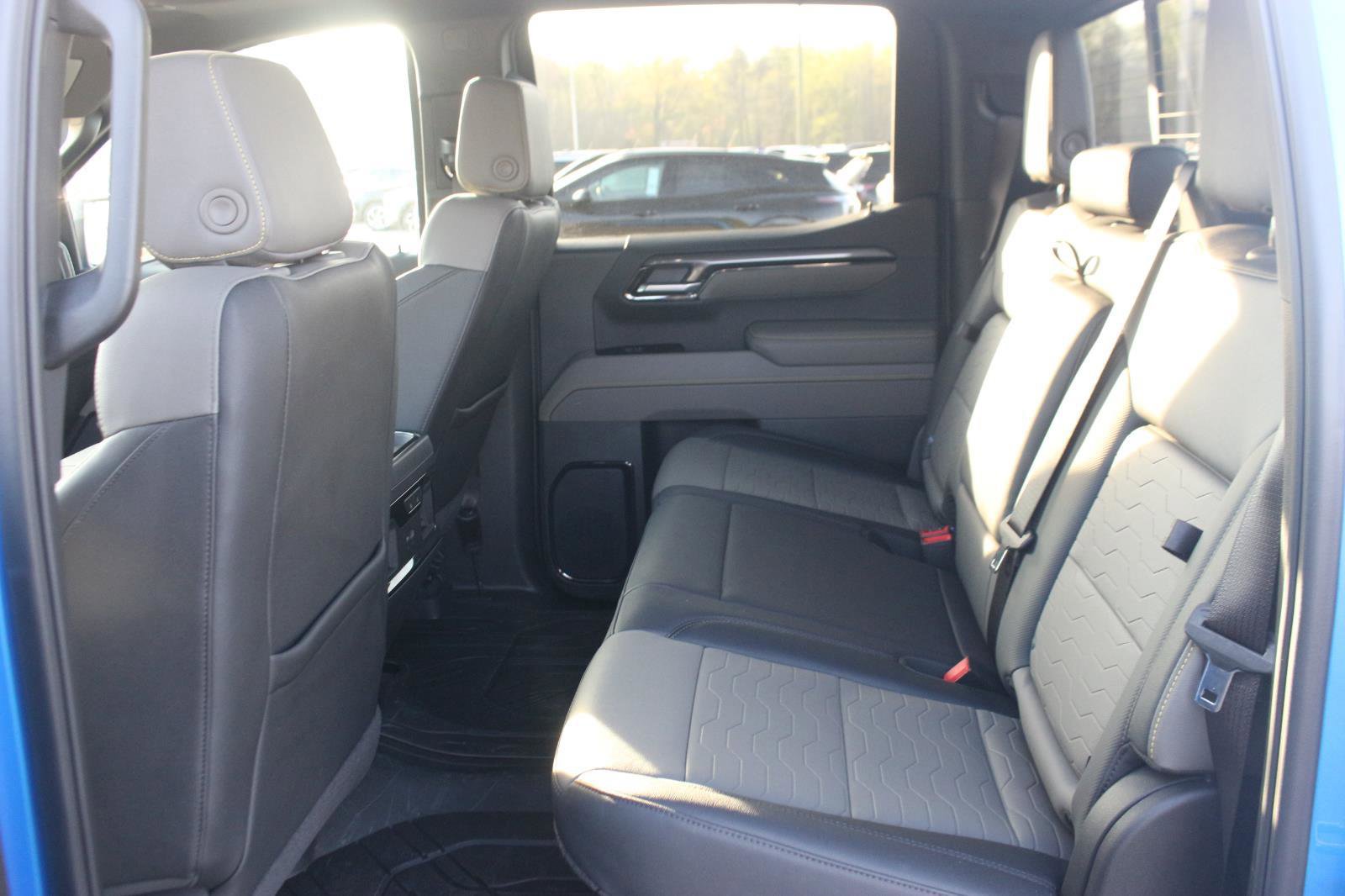 Used 2025 Chevrolet Silverado 1500 ZR2 w/ Technology Package image 38