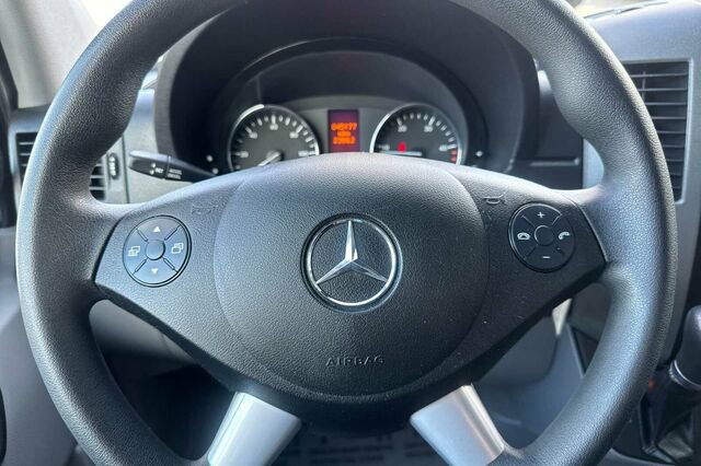 Used 2016 Mercedes-Benz Sprinter 2500 image 23