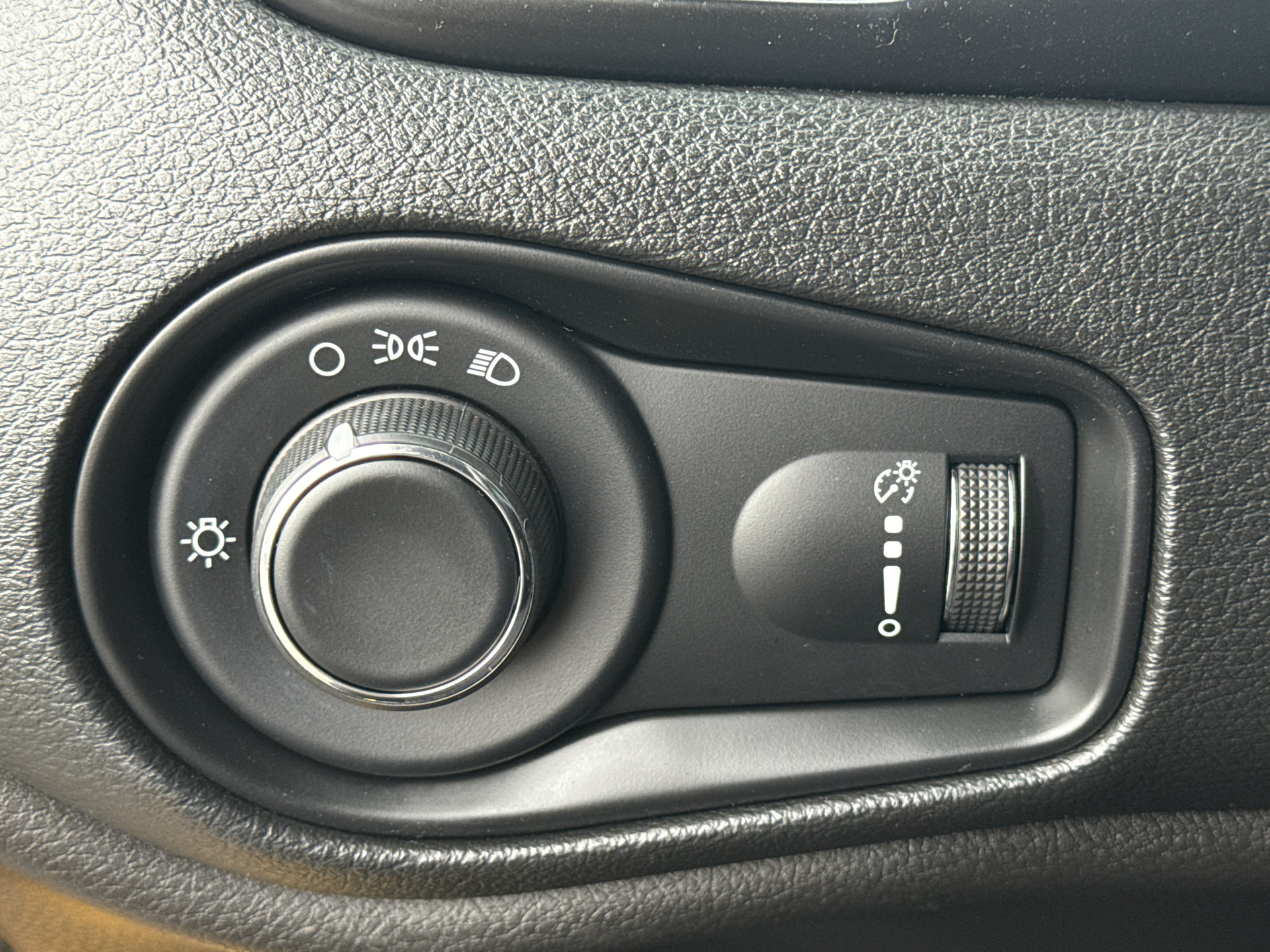 Used 2018 Jeep Renegade Sport w/ Power & Air Group AWD/4WD image 23