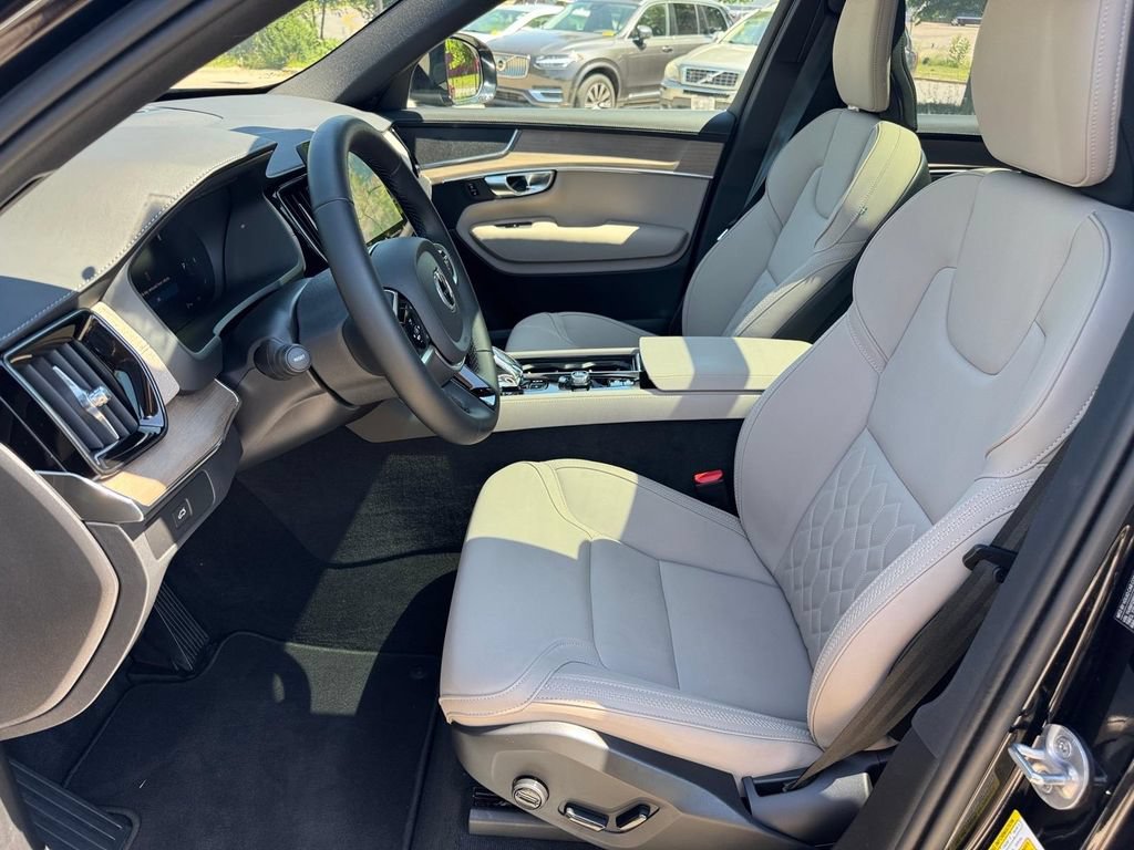 Certified 2025 Volvo XC90 B5 Plus AWD/4WD image 8