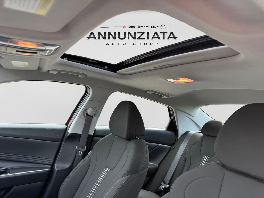 Used 2025 Hyundai Elantra SEL FWD image 30