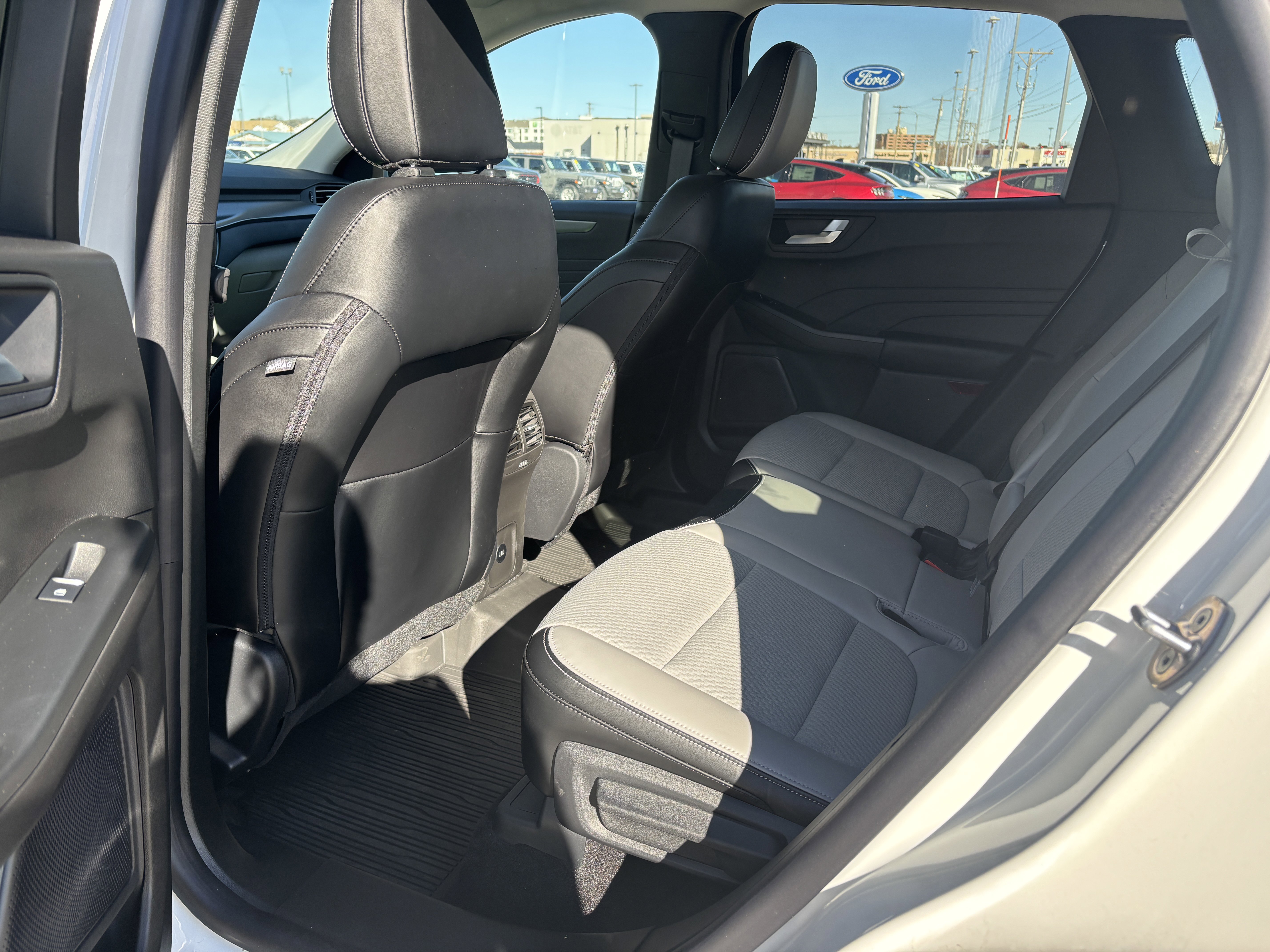 Used 2024 Ford Escape SE image 12