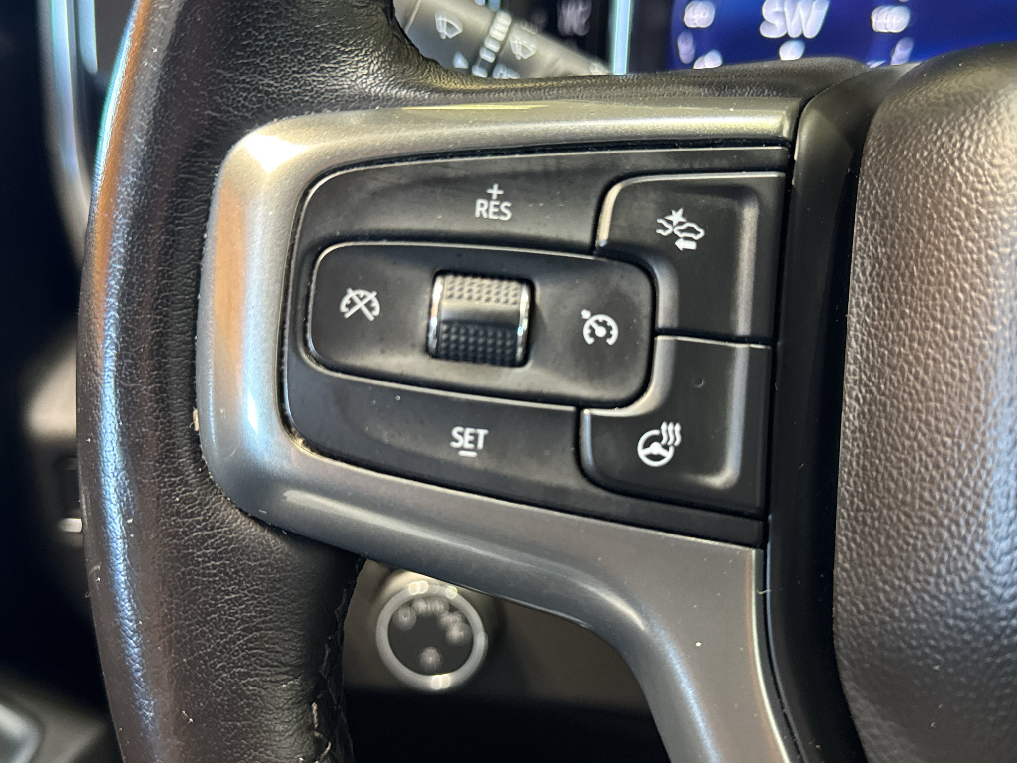 Used 2023 Chevrolet Silverado 1500 LT AWD/4WD image 23