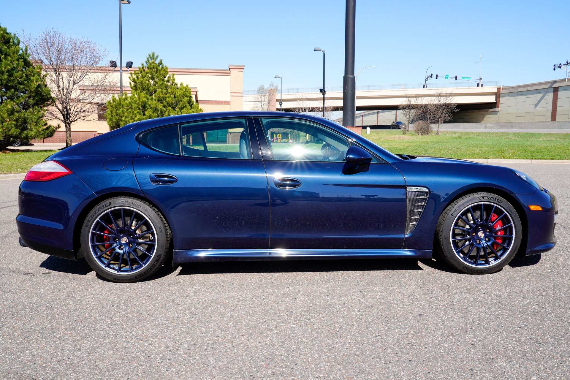 Used 2013 Porsche Panamera GTS image 2