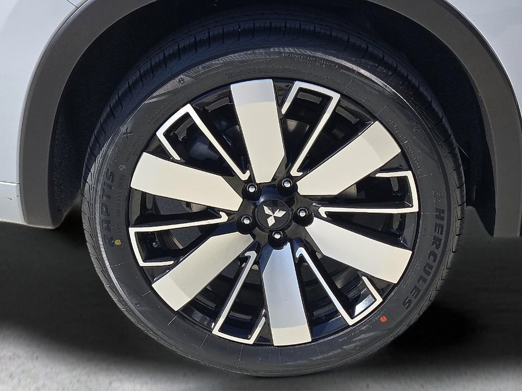 Used 2025 Mitsubishi Outlander SEL image 8