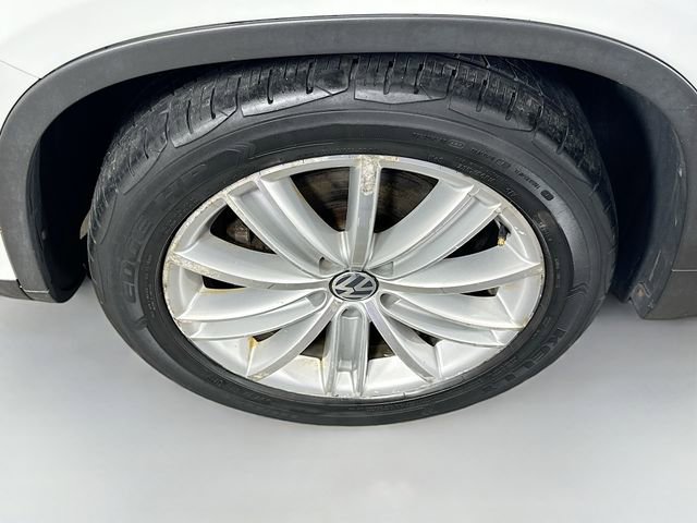 Used 2015 Volkswagen Tiguan SE image 31