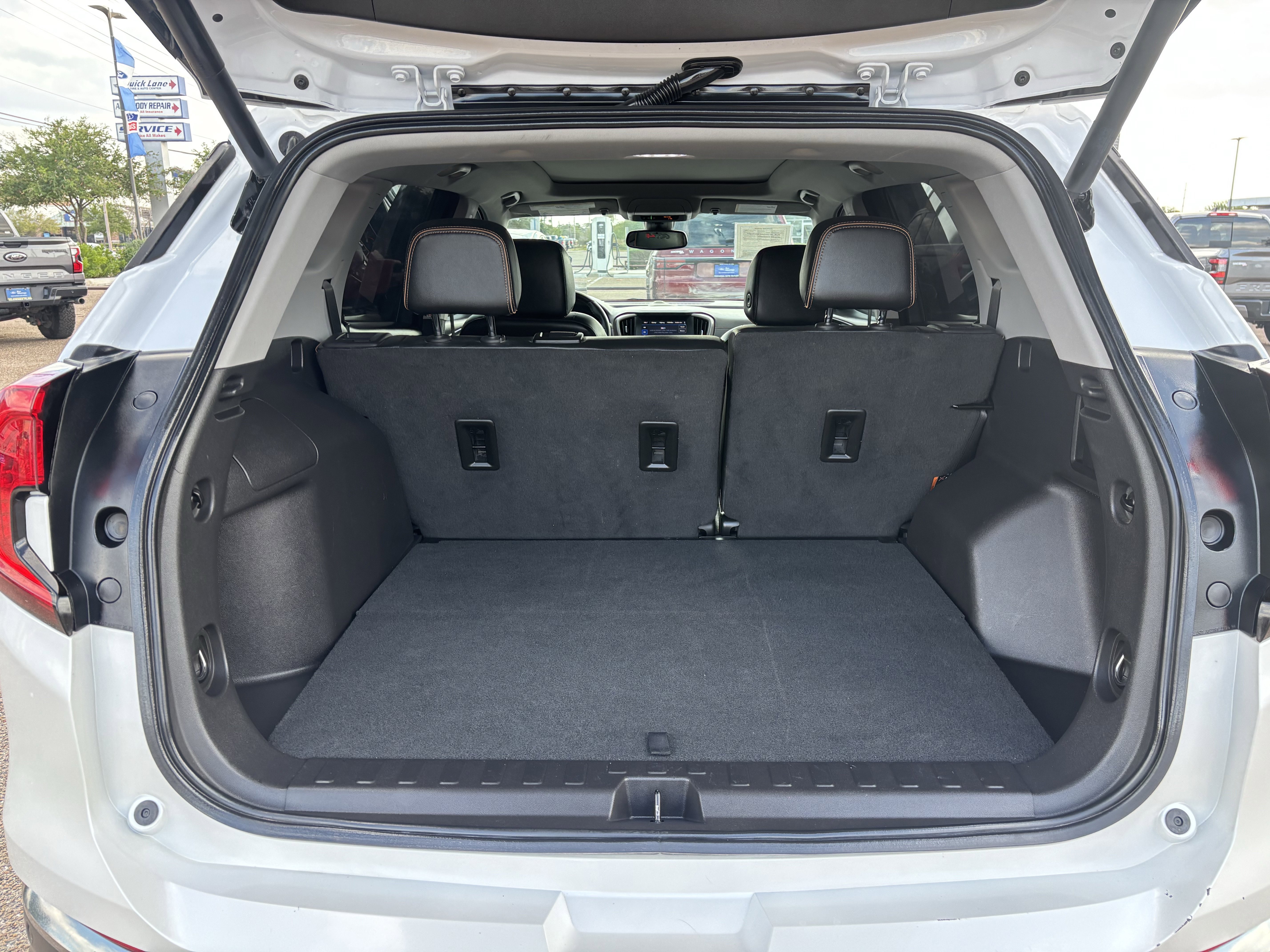 Used 2024 GMC Terrain AT4 w/ Infotainment Package II image 19