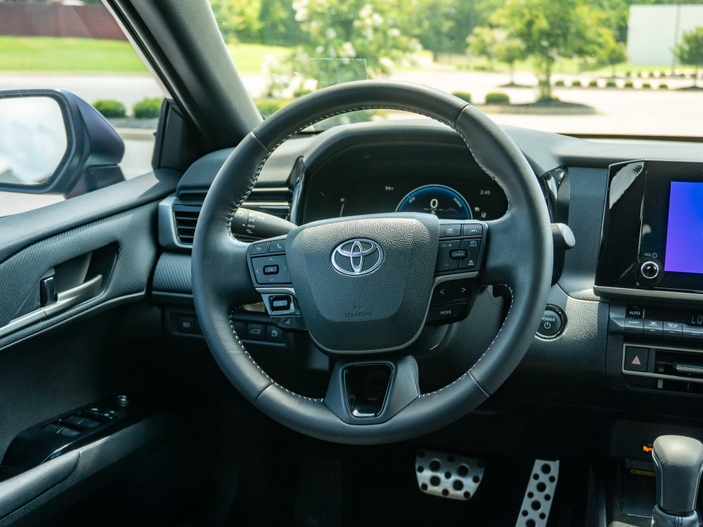 Used 2025 Toyota Camry SE w/ Convenience Package FWD image 21