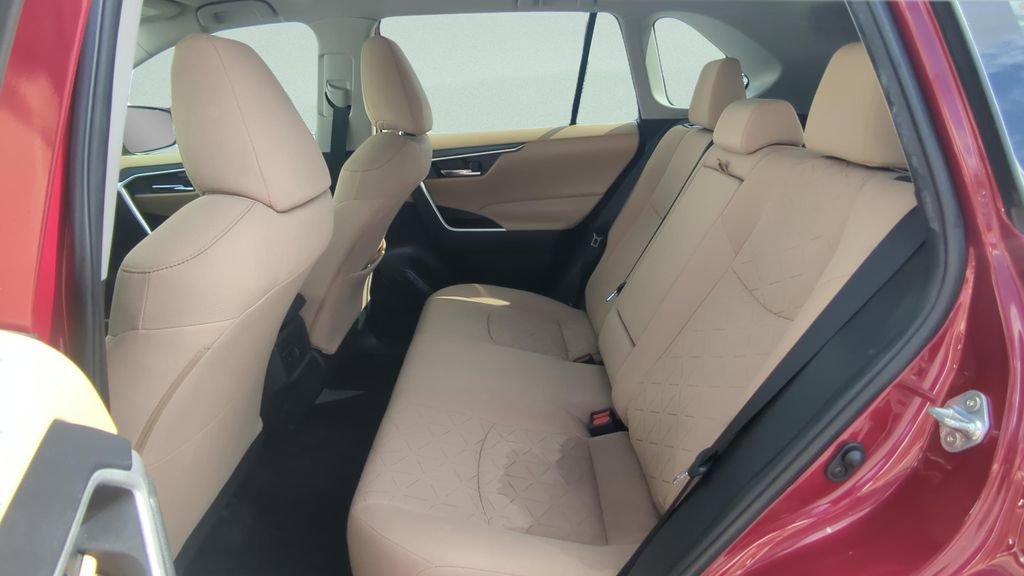 Used 2021 Toyota RAV4 XLE FWD image 10