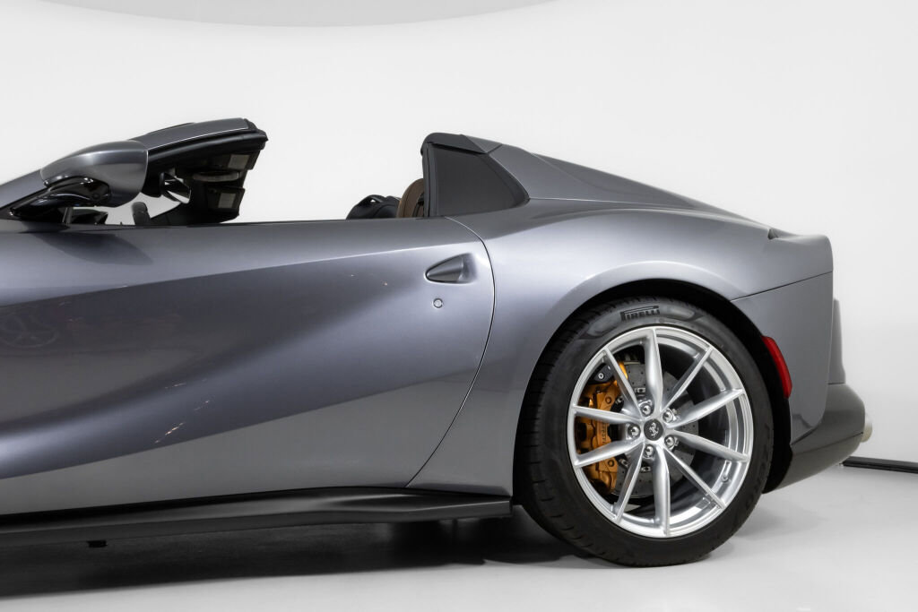 Used 2021 Ferrari 812 GTS image 16