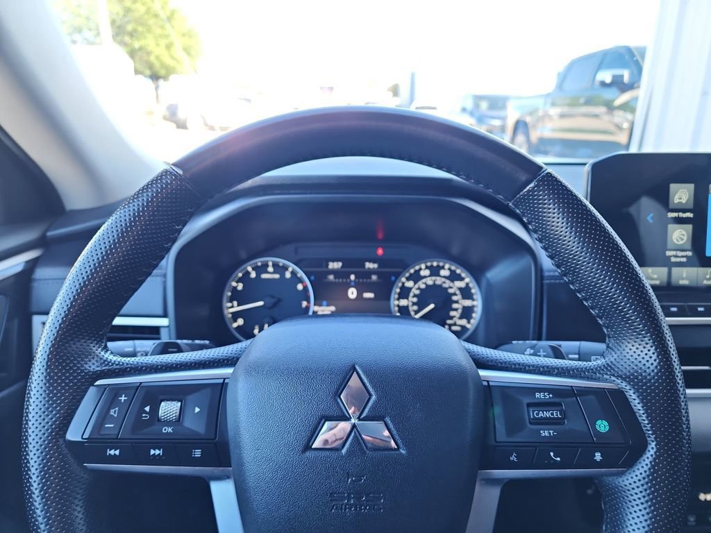 Used 2024 Mitsubishi Outlander SE Black Edition image 19