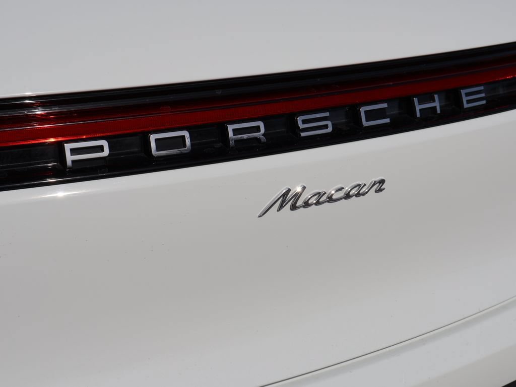 Used 2025 Porsche Macan AWD/4WD image 6
