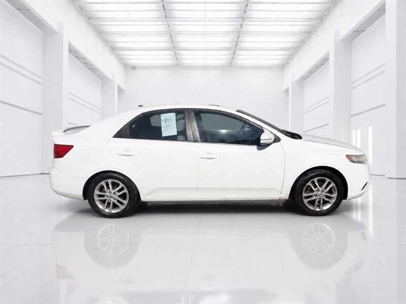 Used 2011 Kia Forte EX w/ Premium Pkg FWD image 3