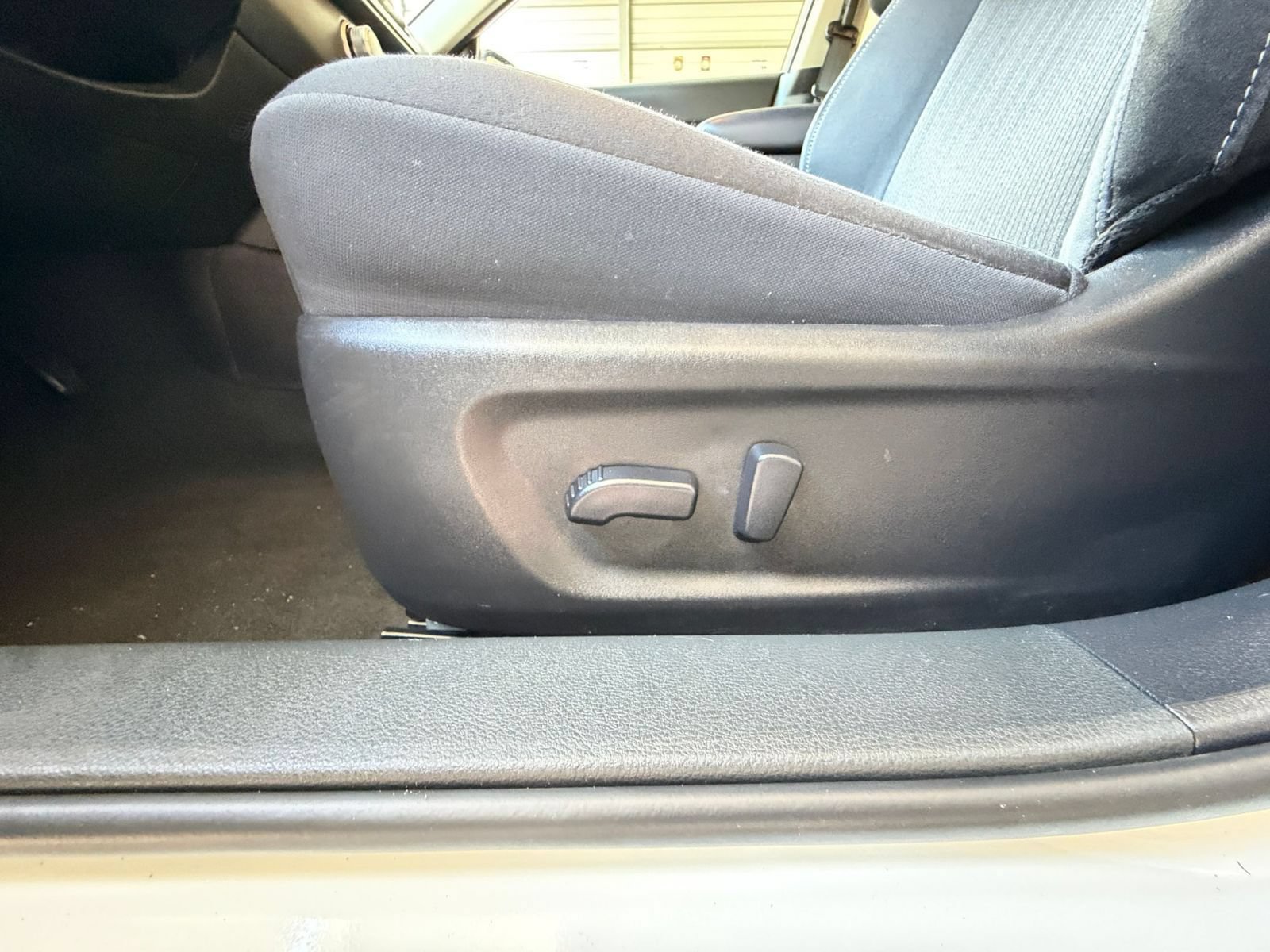Used 2025 Nissan Altima 2.5 SV FWD image 18