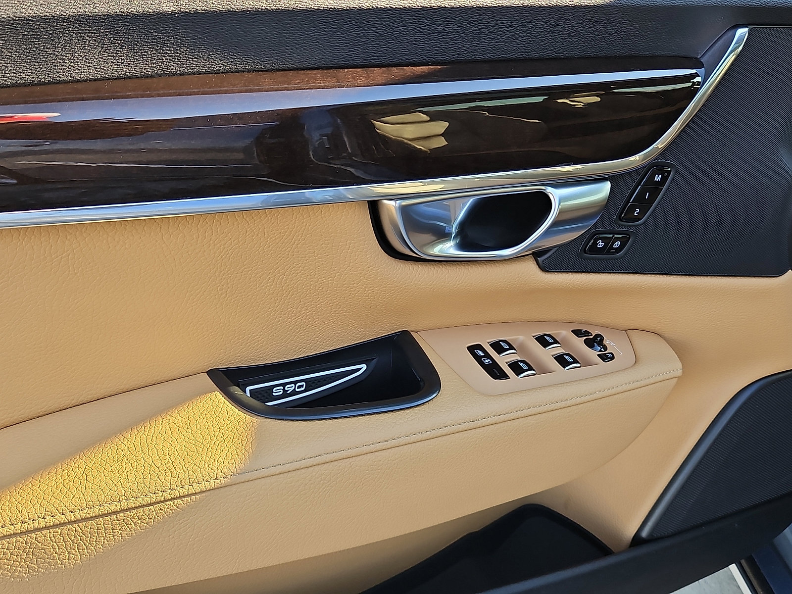 Used 2018 Volvo S90 T5 Momentum w/ Convenience Package image 12