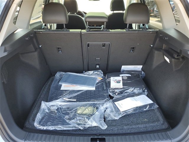 New 2025 Volkswagen Taos SE image 9