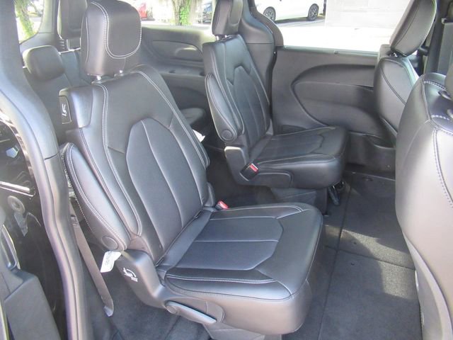 New 2027 Chrysler Pacifica Select FWD image 10