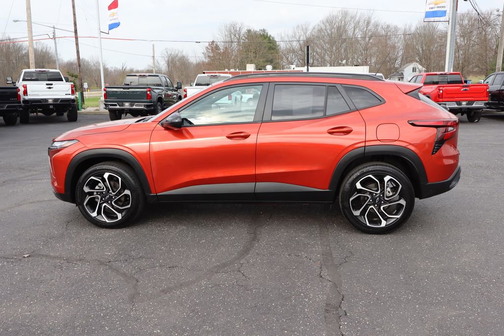 Used 2024 Chevrolet Trax RS w/ Sunroof Package image 29