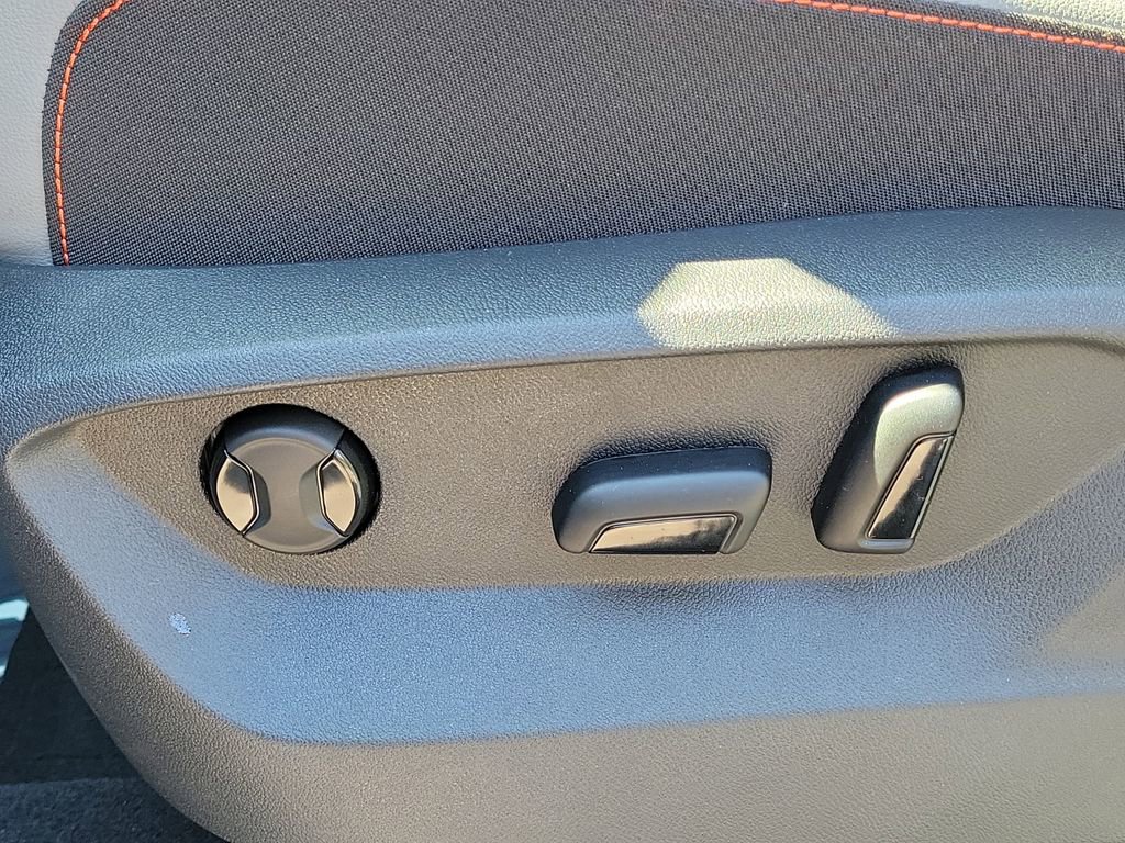 Certified 2025 Volkswagen Atlas Peak Edition SE AWD/4WD image 23