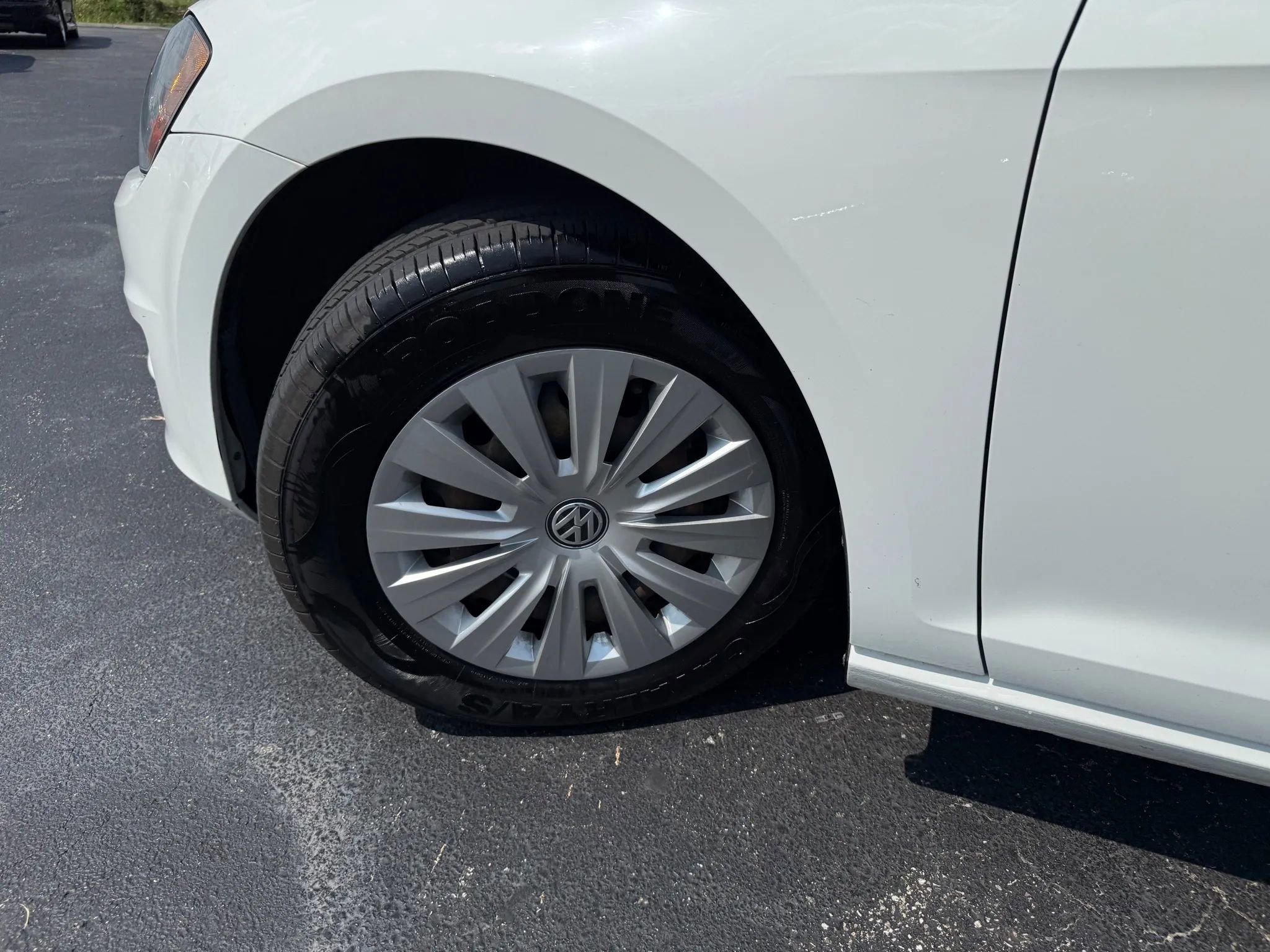 Used 2015 Volkswagen Golf S image 39