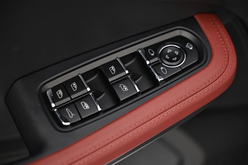 New 2026 Porsche Macan image 21