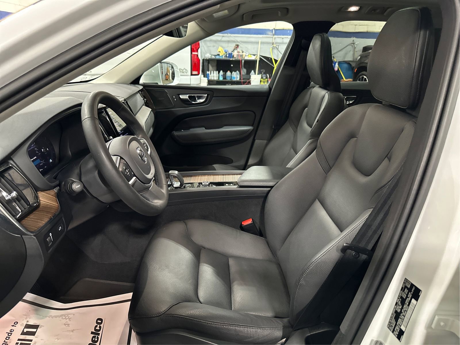 Used 2022 Volvo XC60 B5 Momentum w/ Climate Package image 9