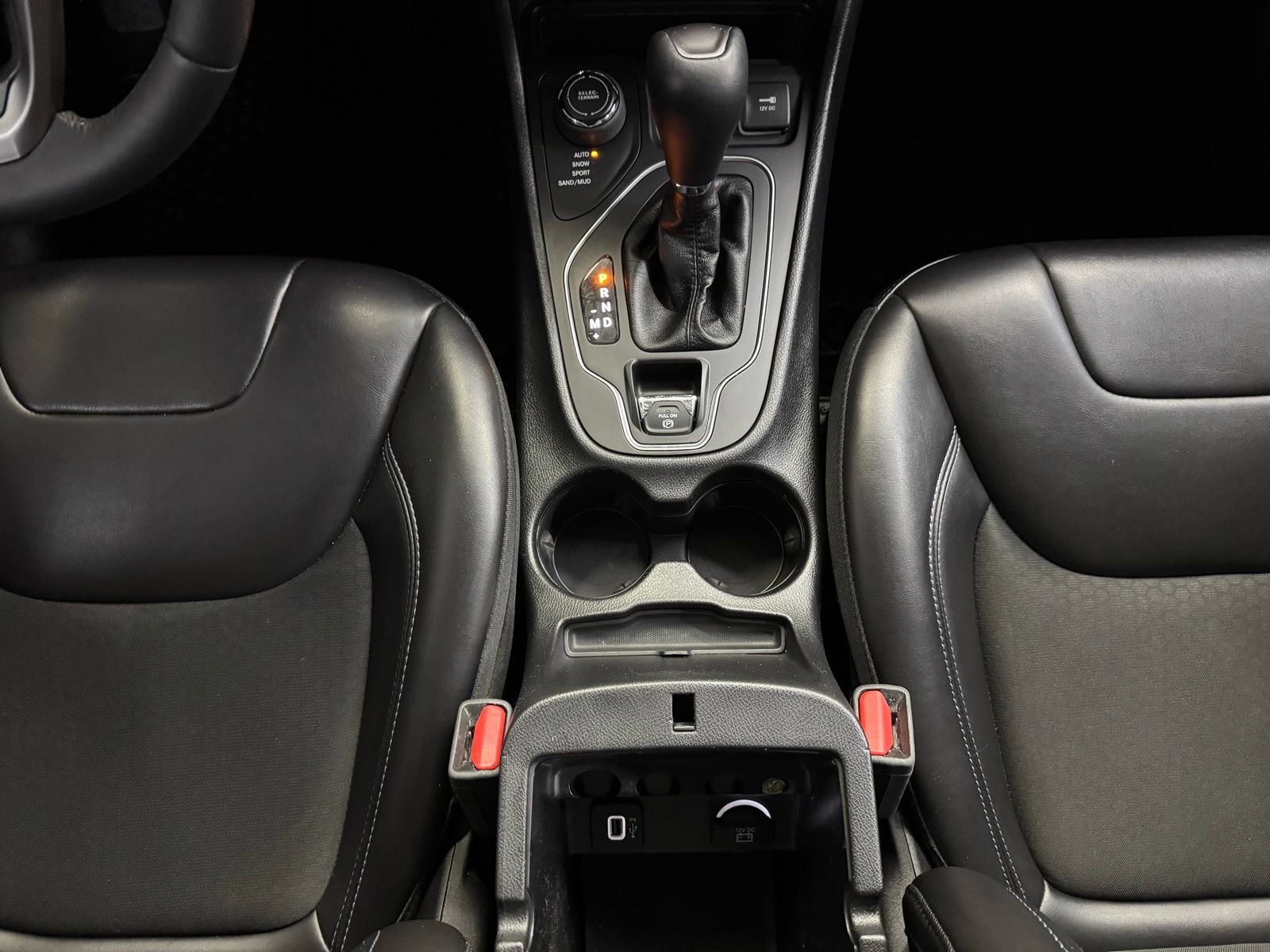 Used 2019 Jeep Cherokee Latitude Plus w/ Comfort/Convenience Group image 28