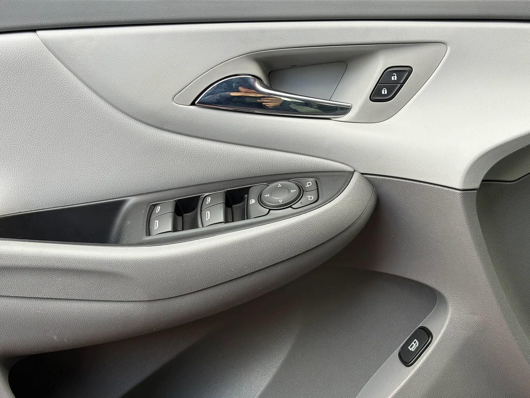 Used 2018 Chevrolet Volt LT w/ Comfort Package image 22