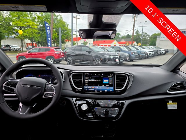 New 2027 Chrysler Pacifica LX FWD image 3
