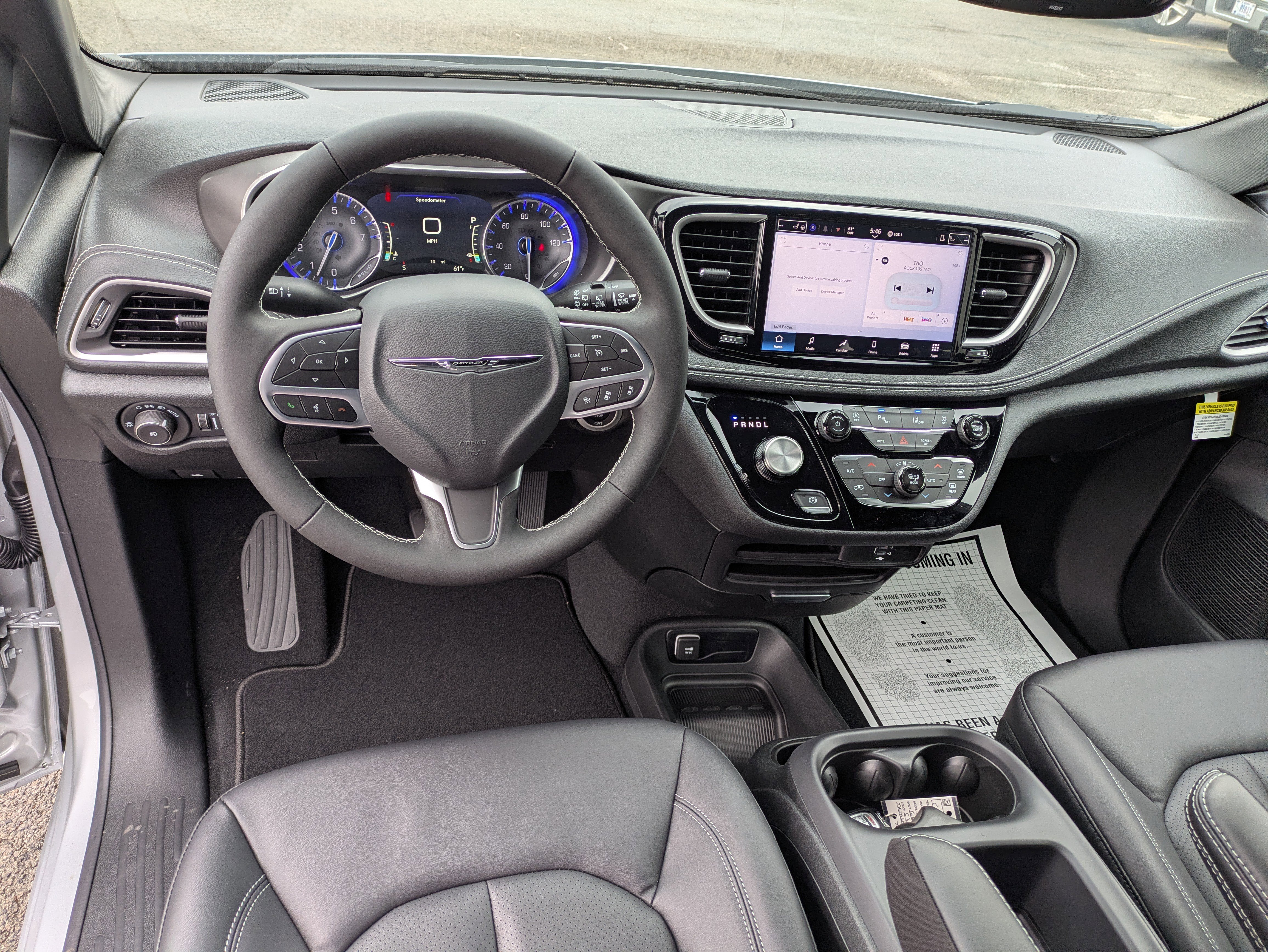 Used 2026 Chrysler Pacifica Select image 14