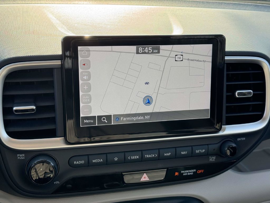 Used 2024 Hyundai Venue Limited FWD image 25