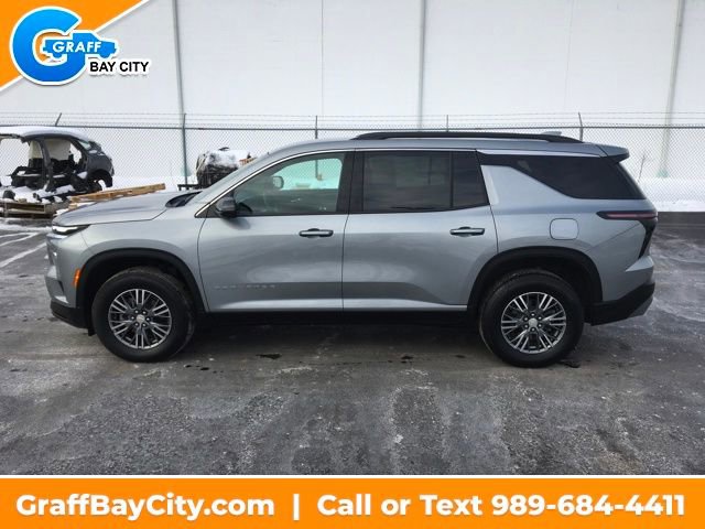 Used 2024 Chevrolet Traverse LT image 2