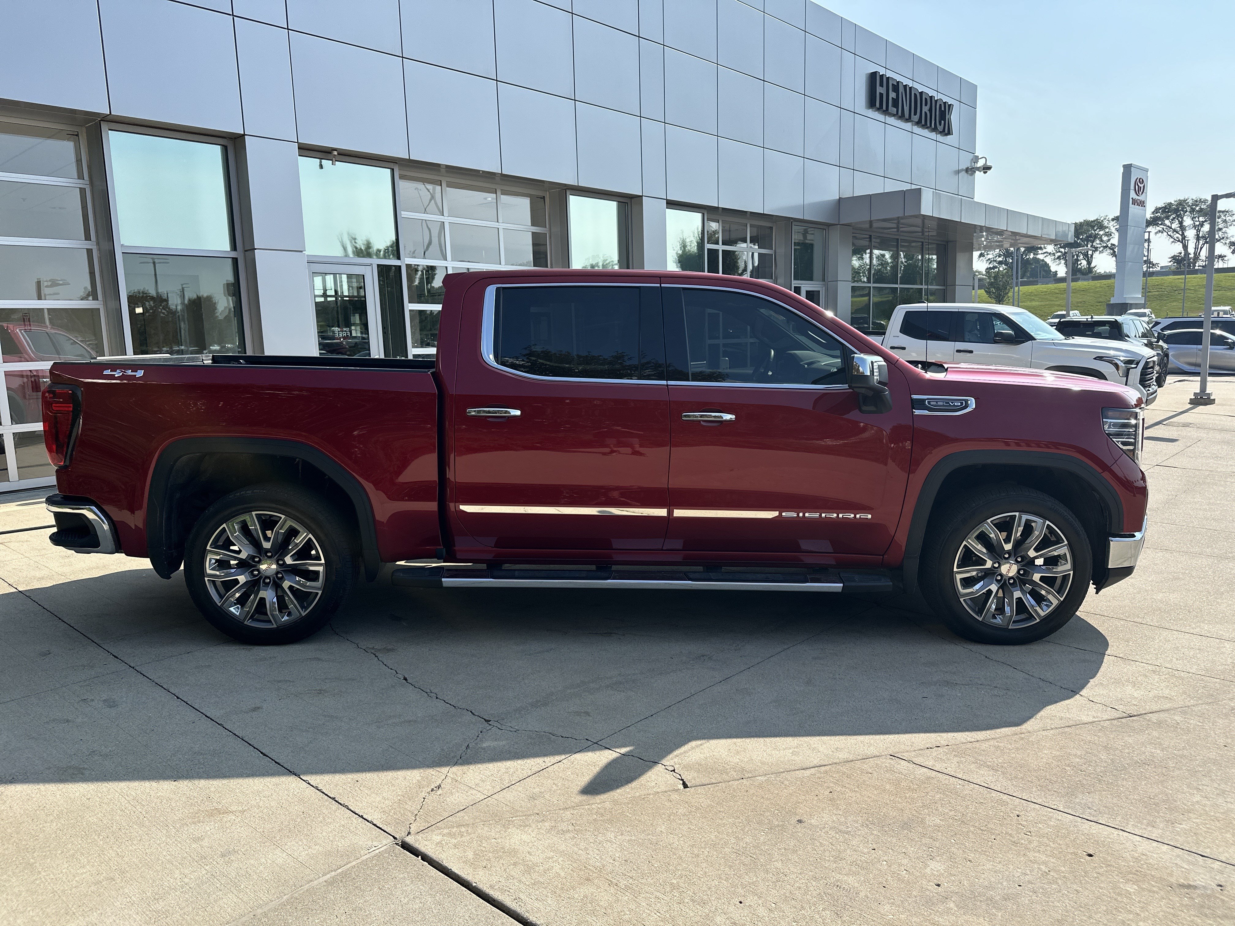 Used 2024 GMC Sierra 1500 SLT w/ SLT Premium Plus Package AWD/4WD image 10