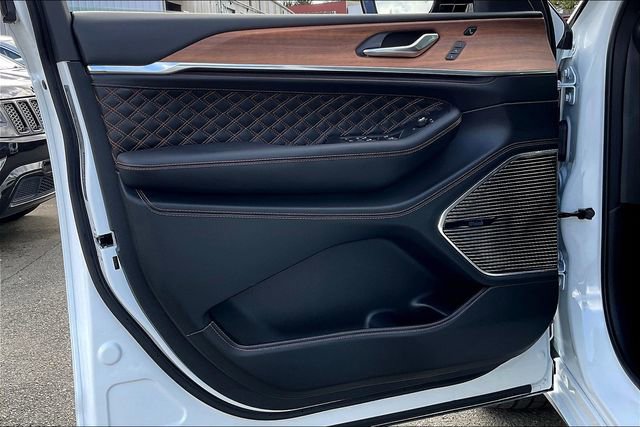New 2025 Jeep Grand Cherokee Summit AWD/4WD image 21