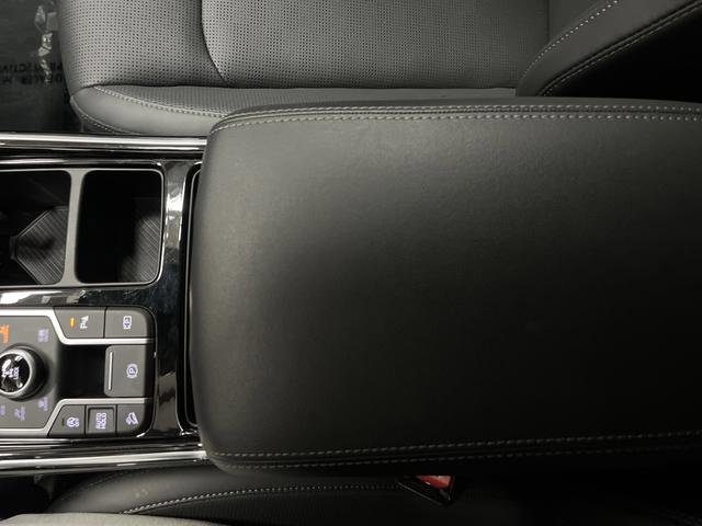 Used 2025 Kia Sorento SX image 21
