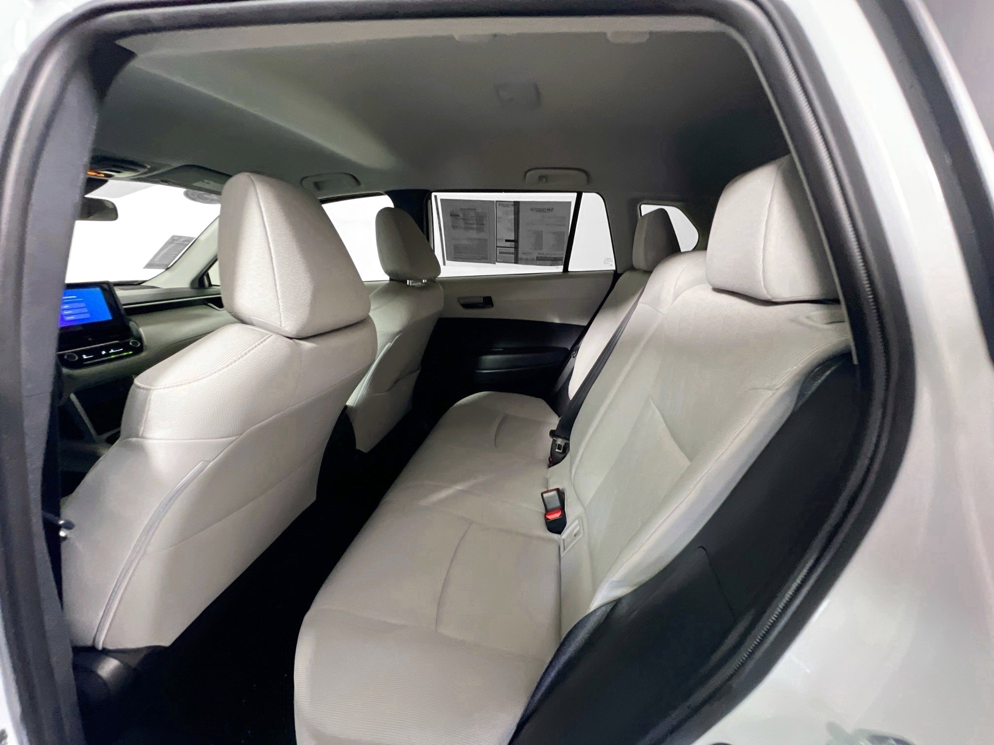 Used 2025 Toyota Corolla Cross L image 28