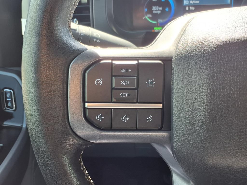 Used 2025 Ford F150 Lightning XLT AWD/4WD image 18