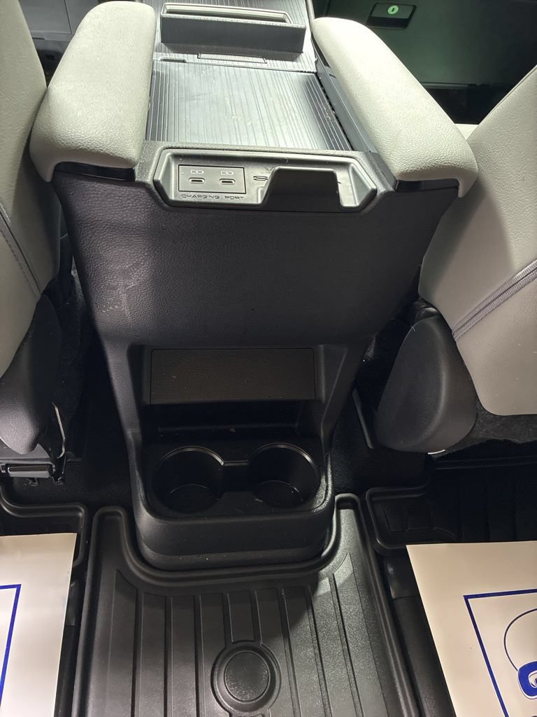 Used 2025 Toyota Sienna XLE AWD/4WD image 27