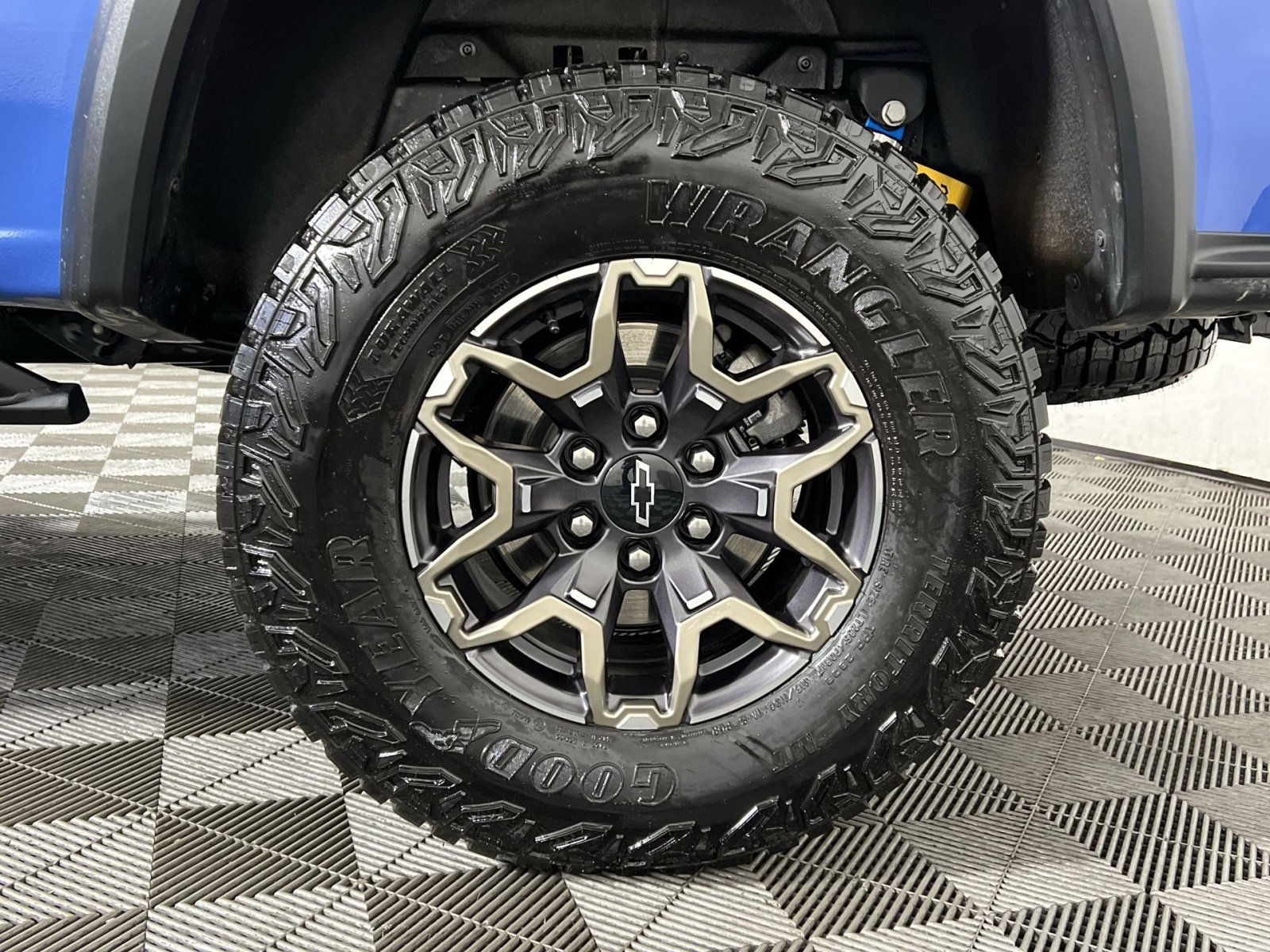 Used 2025 Chevrolet Colorado ZR2 w/ Technology Package image 12