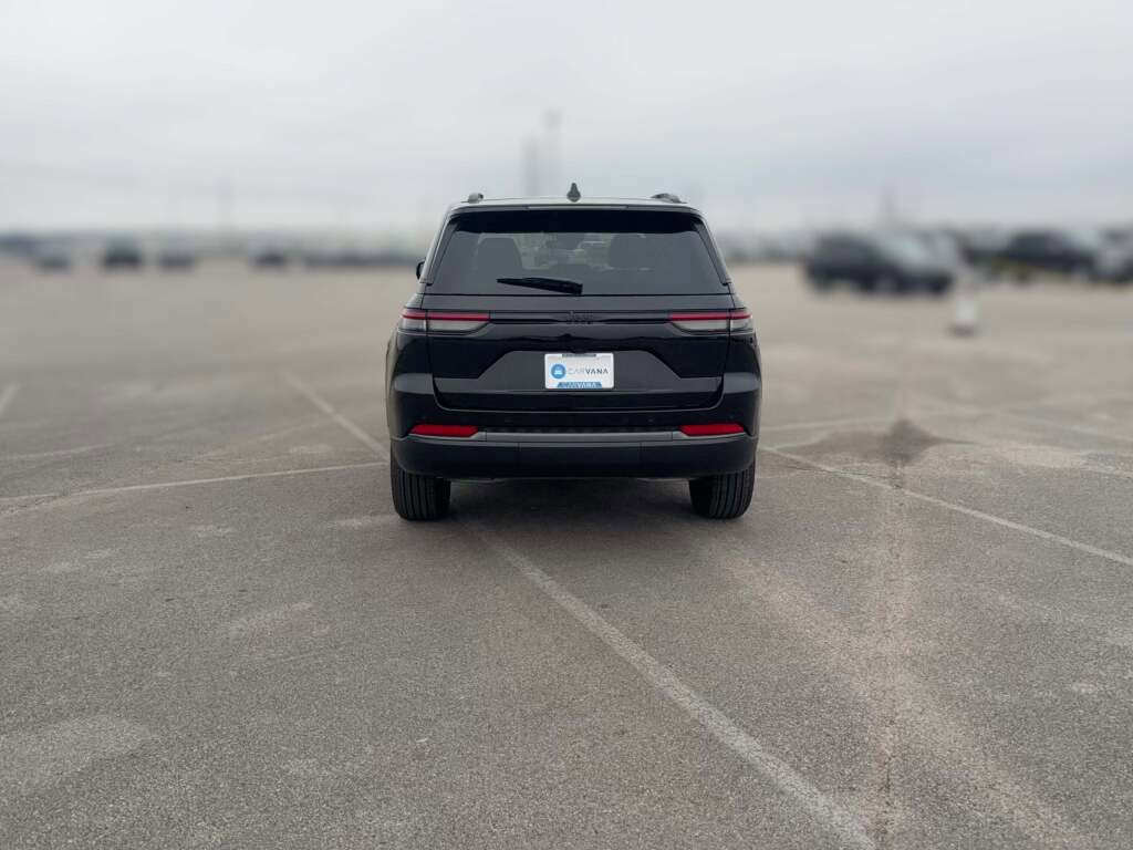 New 2026 Jeep Grand Cherokee Altitude image 10