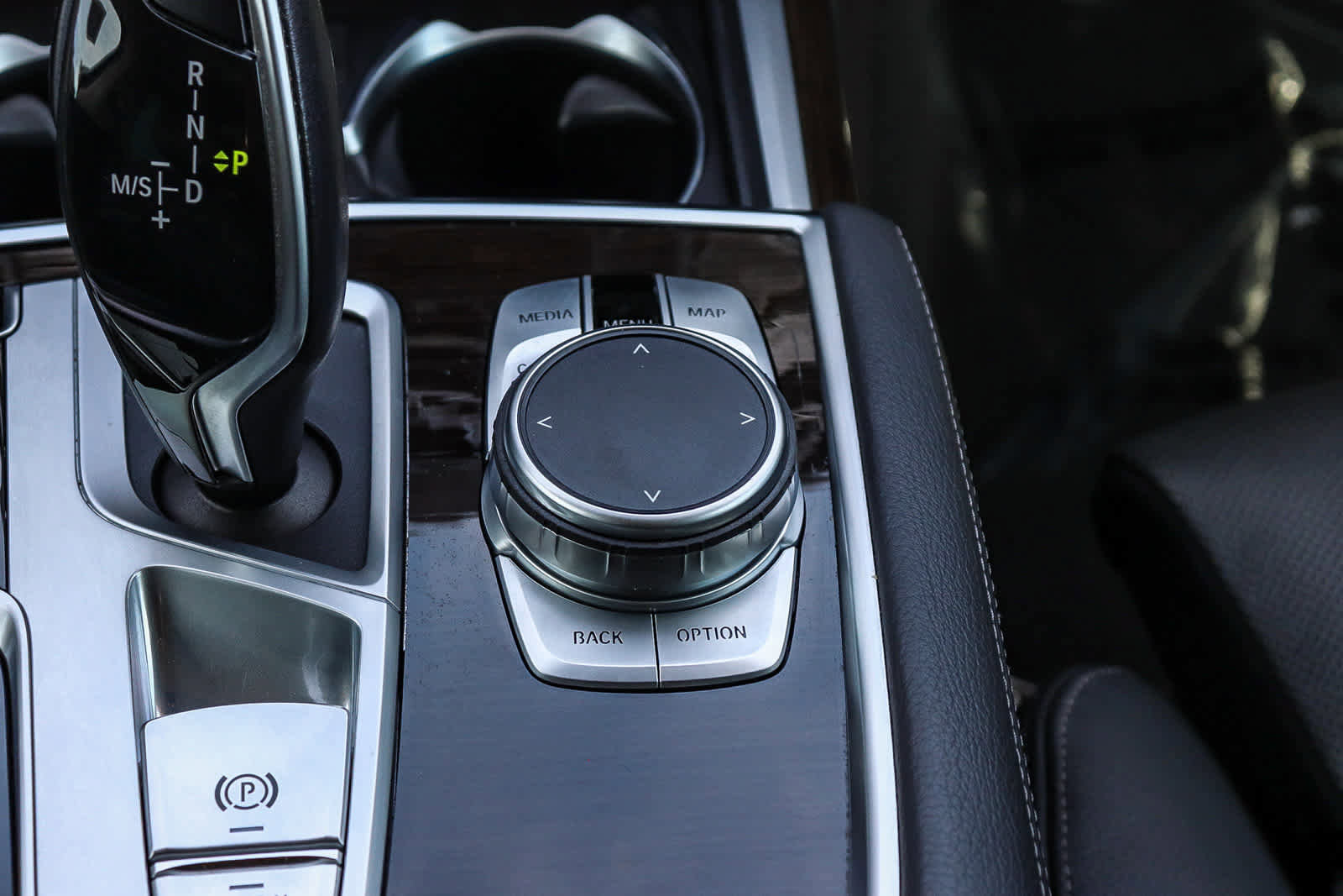 Used 2021 BMW 740i image 22