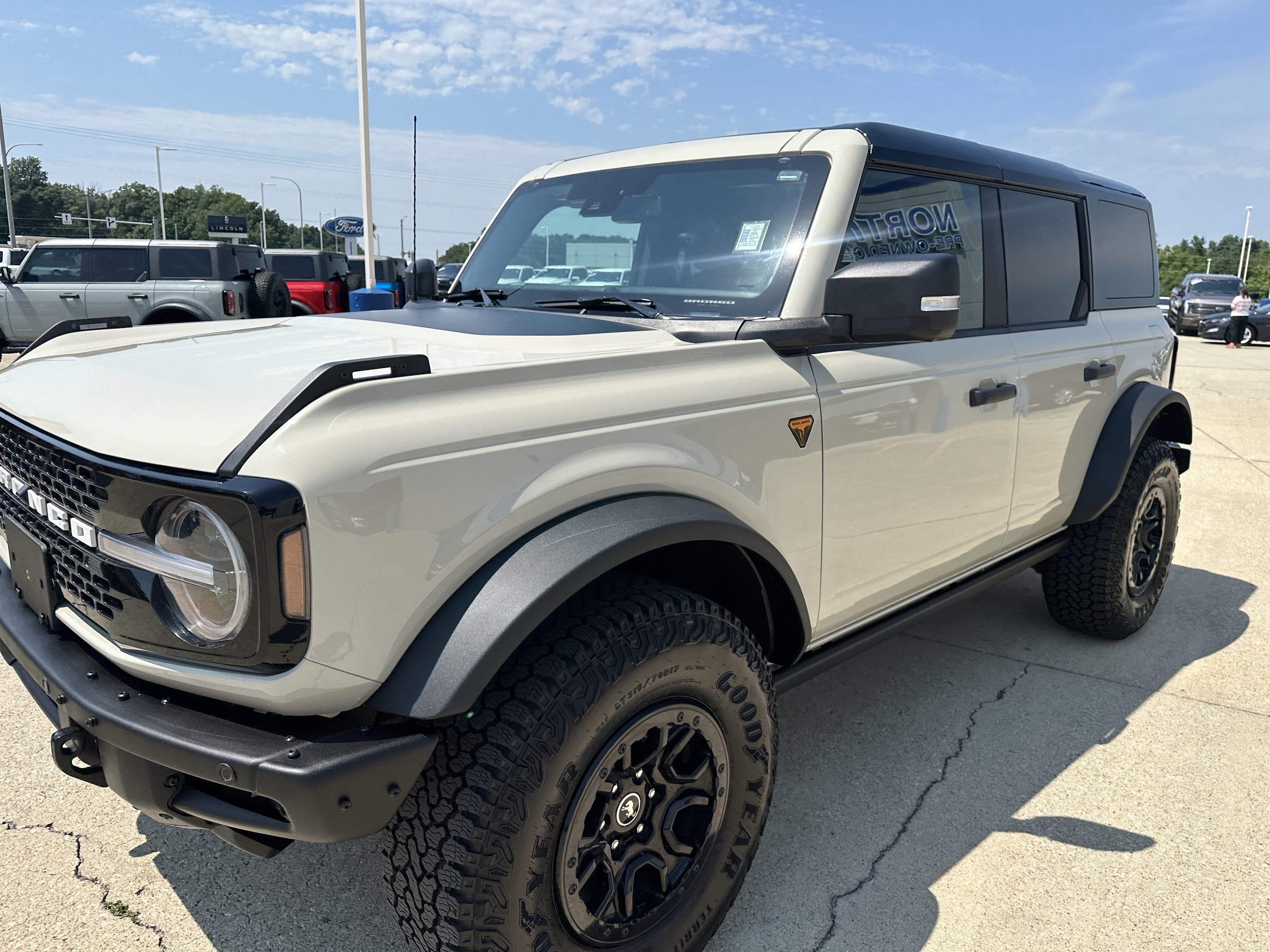 Used 2025 Ford Bronco Badlands AWD/4WD image 17