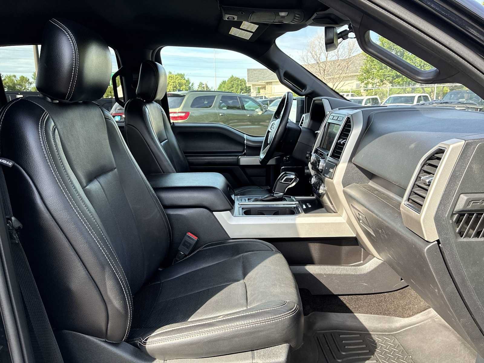 Used 2018 Ford F150 Lariat w/ Equipment Group 502A Luxury AWD/4WD image 24