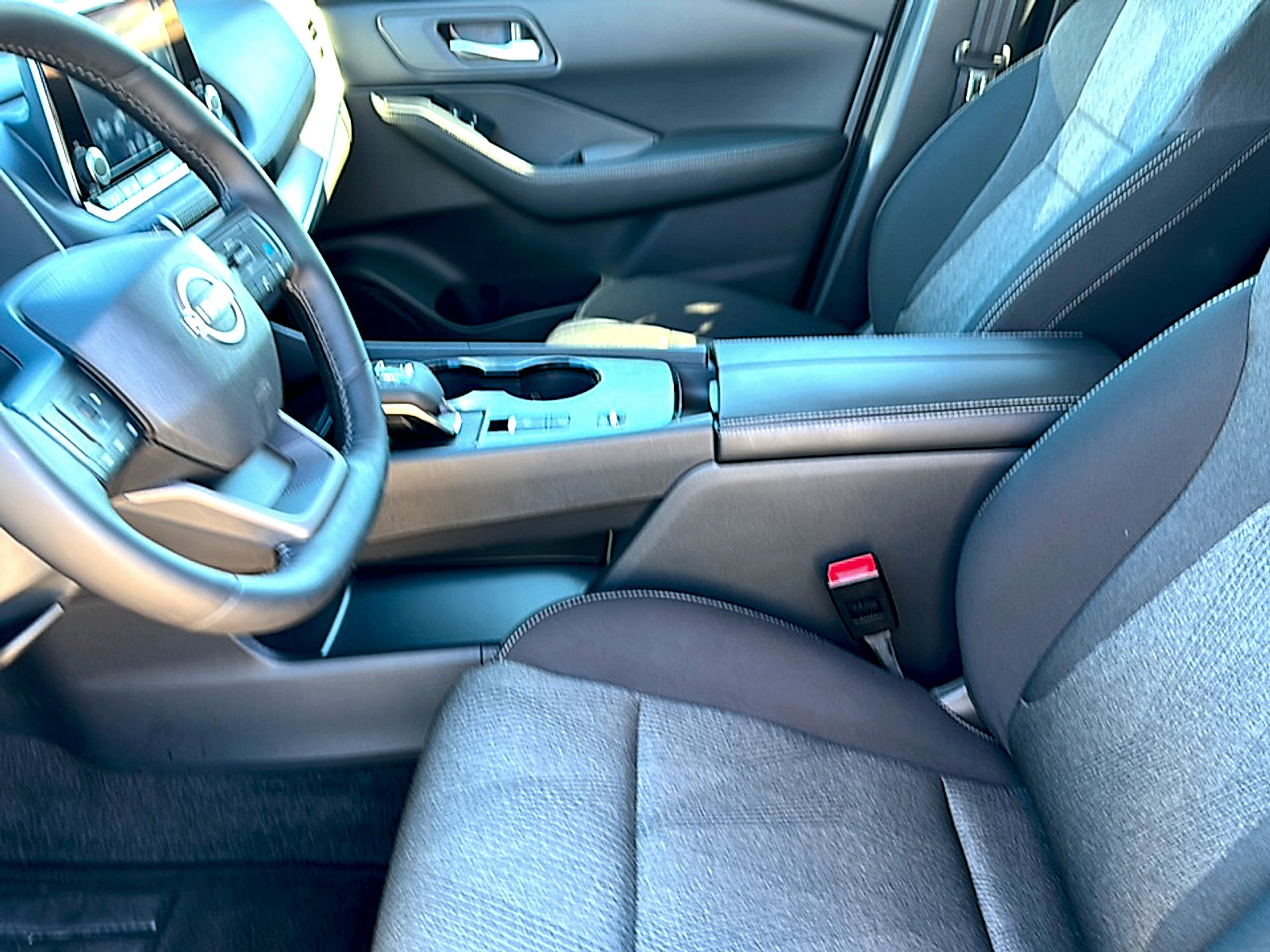 Used 2025 Nissan Rogue SV image 13