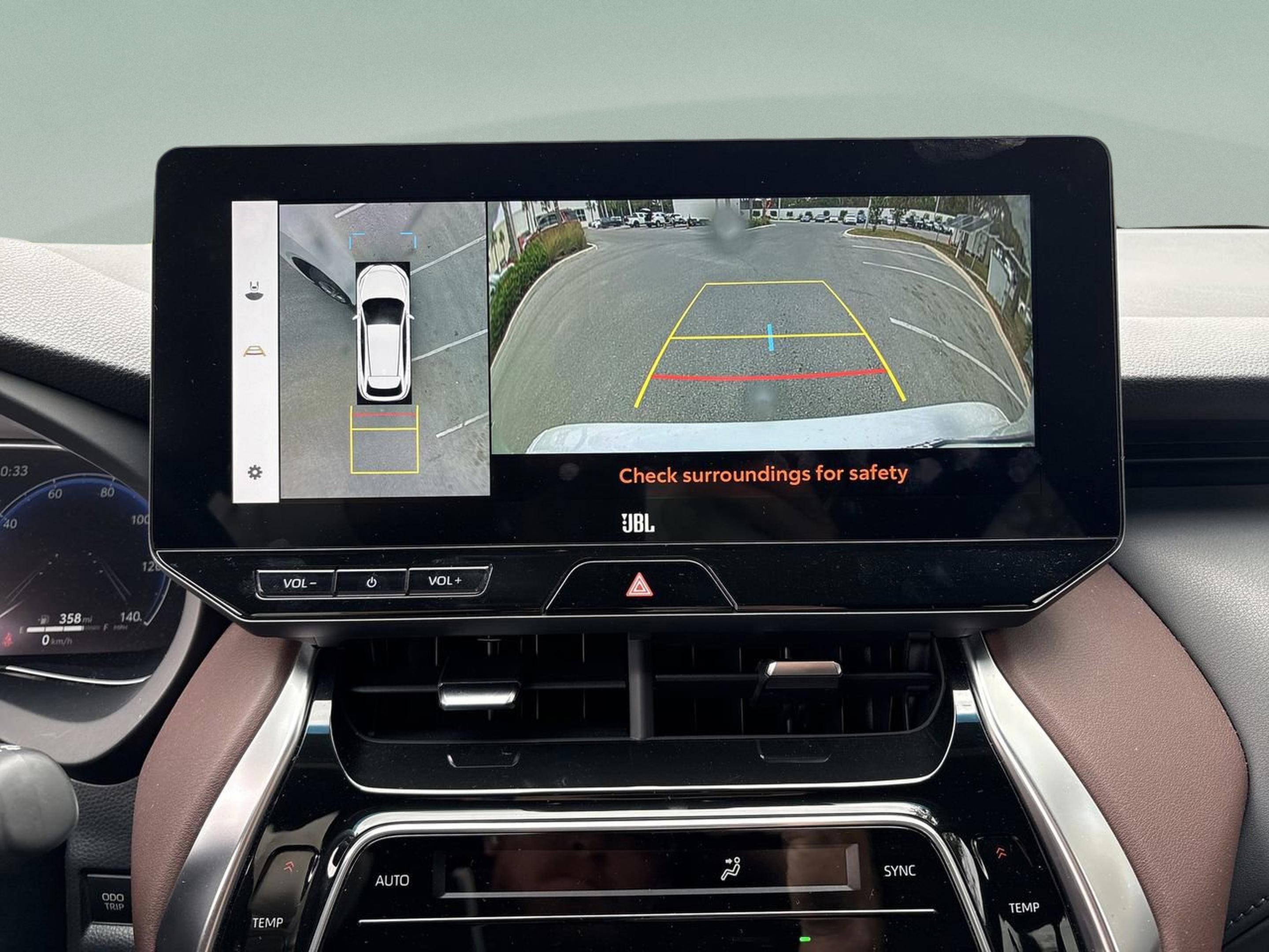 Used 2023 Toyota Venza Limited image 28